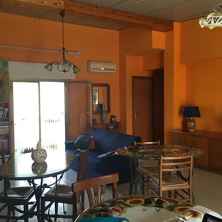 Bed and Breakfast I Colori Dell'Arcobaleno Santo Stefano di Camastra Exterior foto