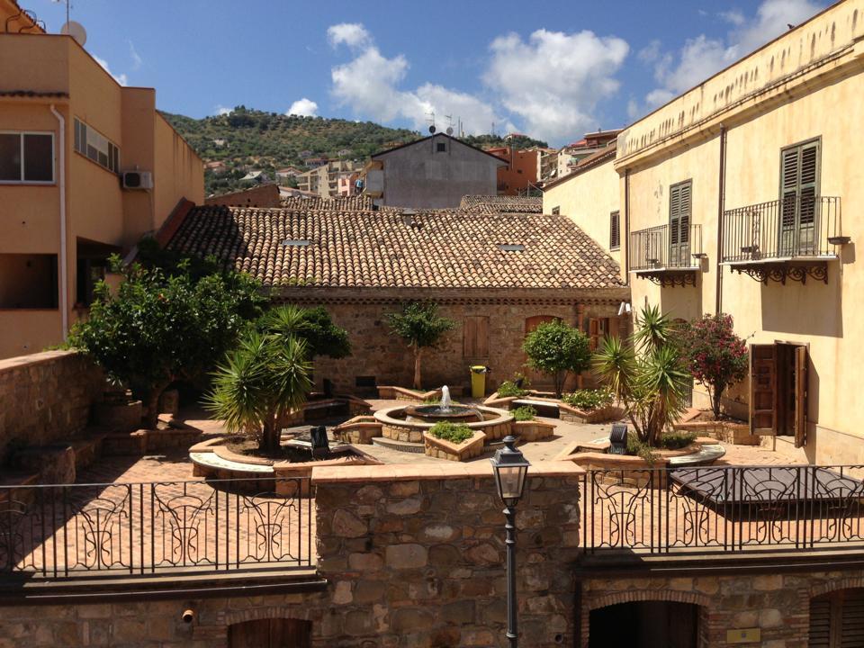 Bed and Breakfast I Colori Dell'Arcobaleno Santo Stefano di Camastra Exterior foto